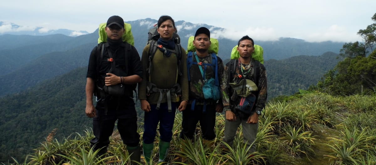 Equipo de guardabosques en Sumatra