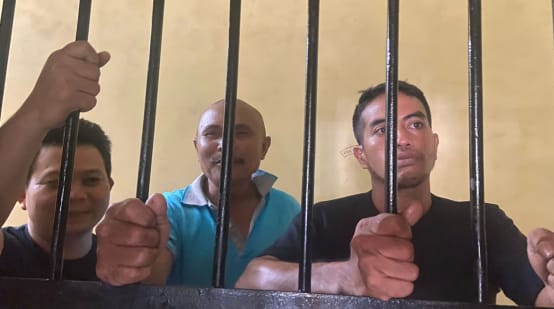 Tres compañeros indígenas de la Alianza Sulawesi estuvieron meses entre rejas por defender la selva