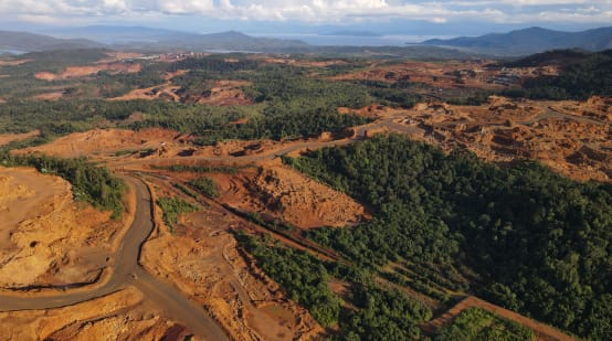 Vista desde arriba de la mina de níquel de Vale Indonesia, se aprecia claramente la destrucción de la selva