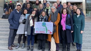 Representantes de Salva la Selva y organizaciones aliadas a las puertas del Europarlamento