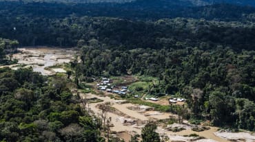 Minería ilegal de oro en la Amazonía de Brasil