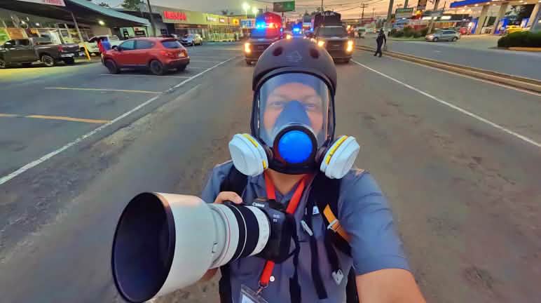 Nuestro aliado Olmedo Carrasquilla, miembro del Colectivo Voces Ecológicas de Panamá y comunicador popular en Radio Temblor en las calles documentando las protestas Selfie del fotógrafo y comunicador popular Olmedo Carrasquilla