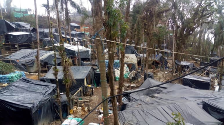 Campamento surgido con la minería ilegal en la parroquia Buenos Aires, cantón Urcuquí, provincia Imbabura (Ecuador)