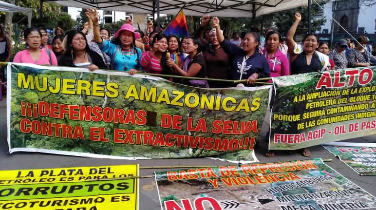 Manifestación de mujeres de la Amazonía contra las concesiones mineras y petroleras, Quito, marzo 2018 Mujeres de la Amazonía se manifiestan en Quito contra el extractivismo