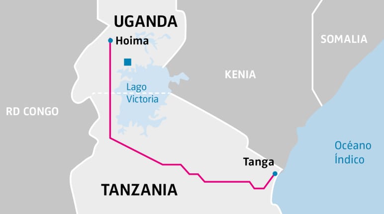 Mapa de Uganda y Tanzania que indica en color fucsia el trazado del oleoducto EACOP