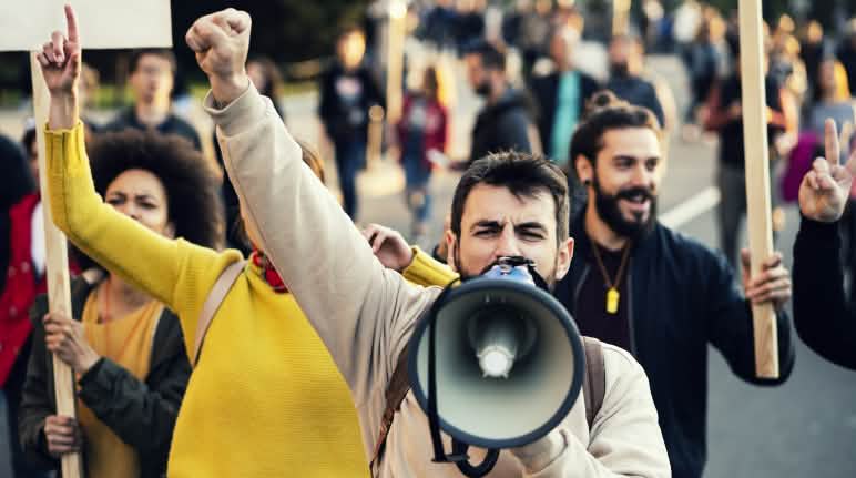 Apagar las protestas es es el objetivo de las demandas por intimidación Manifestación en la calle