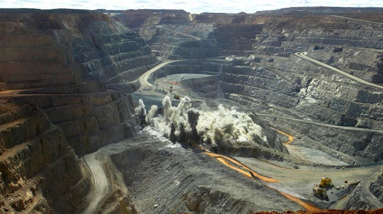 No se pueden ignorar los impactos de la minería, una actividad no tan sostenible como dicen Mina de oro a cielo abierto