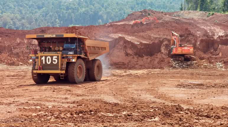 La transición energética eleva la demanda de materias primas que se encuentran en los países tropicales del Sur global, a menudo en selvas de gran valor ecológico. Extracción de níquel en Indonesia
