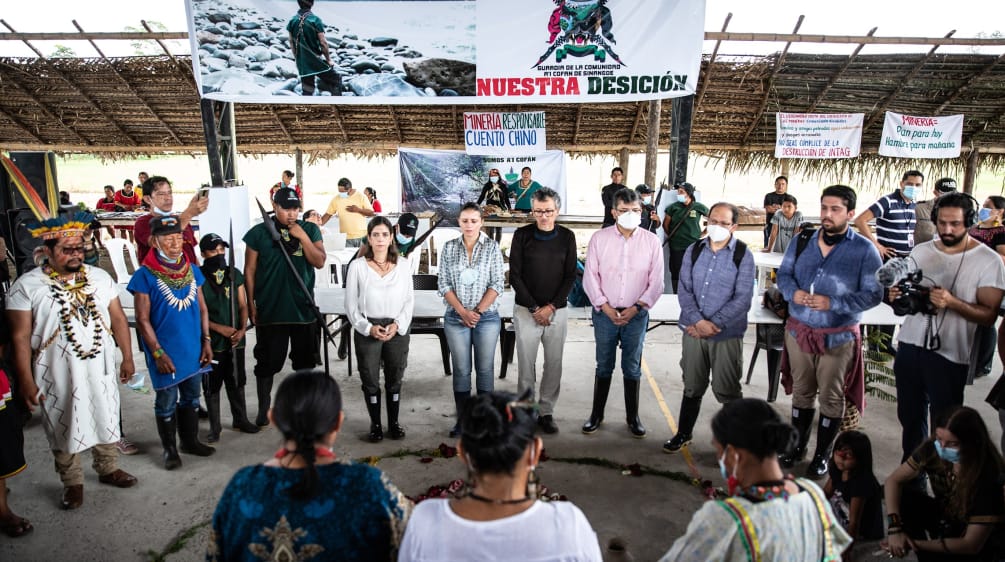 Jueces y juezas de la Corte Constitucional del Ecuador visitaron el 15 de Noviembre de 2021 la comunidad indígena A'i Cofan de Sinangoe para llevar a cabo una audiencia