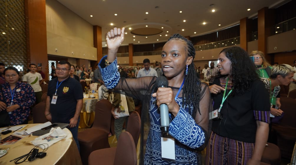 Salón de la plenaria del Foro Social Temático sobre Minería y Economía Extractiva, participantes comparten sus experiencias de resistencia