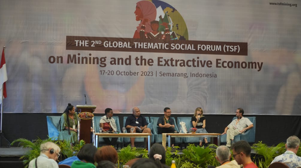 Participantes en el salón de la plenaria del Foro Social Temático sobre Minería y Economía Extractiva.