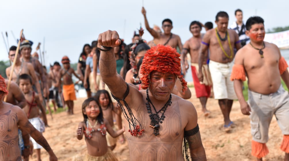 Indígenas Mundurukú se manifiestan contra una hidroeléctrica en el río Tapajós