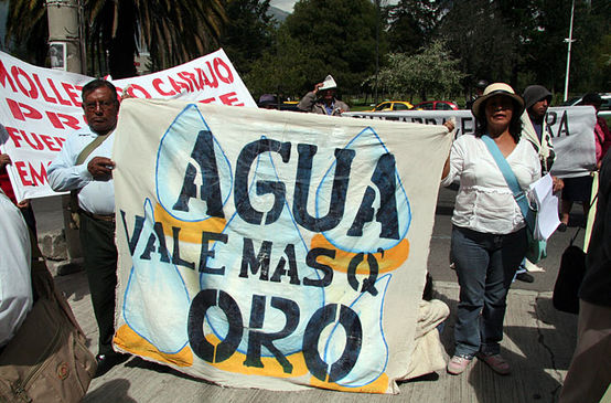 Protesta en Quito contra la minería contaminante