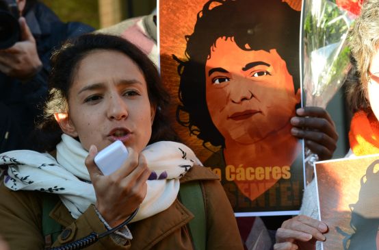 Berta Zúñiga Cáceres en manifestación CIDH