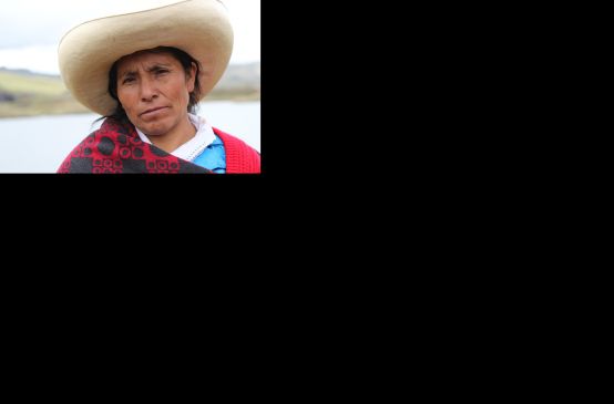 Maxima Acuña en las lagunas de Cajamarca