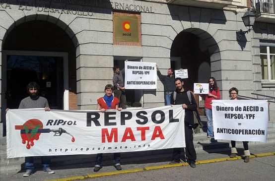 Protesta frente a AECID en Madrid
