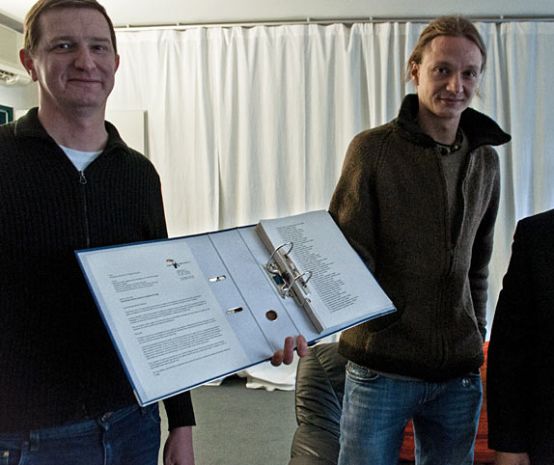 Entrega de firmas de petición de Salva la Selva en la embajada peruana en Berlín