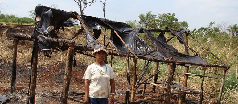 Indígena Guarani desplazada