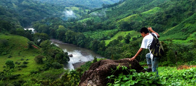 Vista del río Tabasará (Foto: Campaña Tabasará Libre - www.riotabasara.com) Comarca Ngäbe Buglé en Panamá amenazada