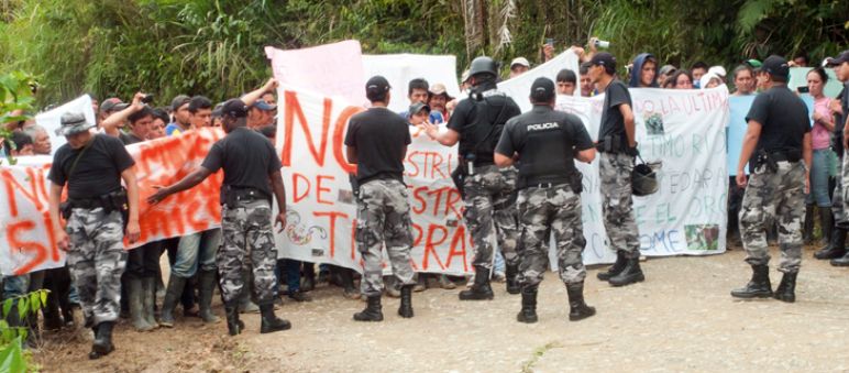 Fuerzas policiales llegan a la comunidad de Junín, donde no quieren minería