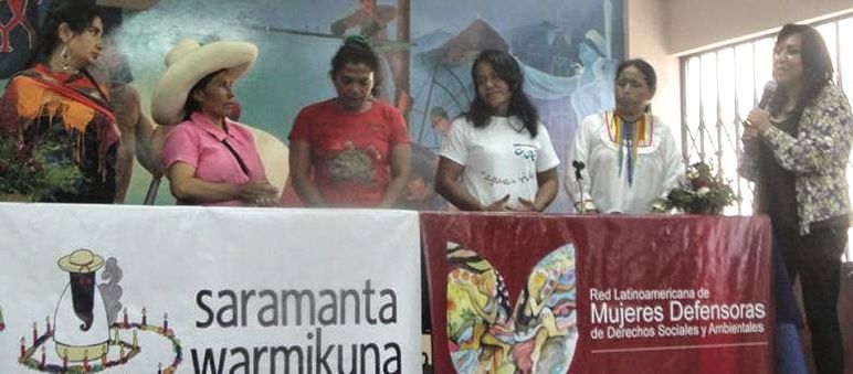 Integrantes de la Red Lationamericana de Mujeres entregan en Perú firmas de Apoyo a Máxima Acuña