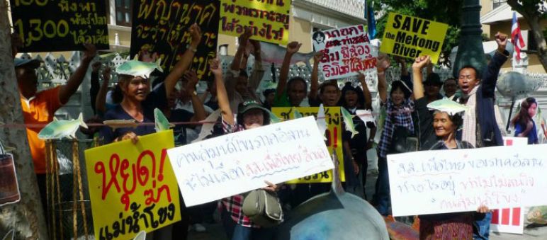 Protesta contra la represa Xayaburi (Foto: Save the Mekong Coalition) Manifestacion en Tailandia