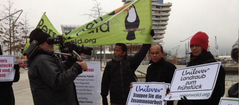 Protesta en la sede de Unilever