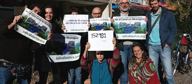 Integrantes de la Red de personas y colectivos en España en contra del Canal de Nicaragua entregan 152.981 firmas Entrega de firmas en Madrid, petición Nicaragua: No al Gran Canal