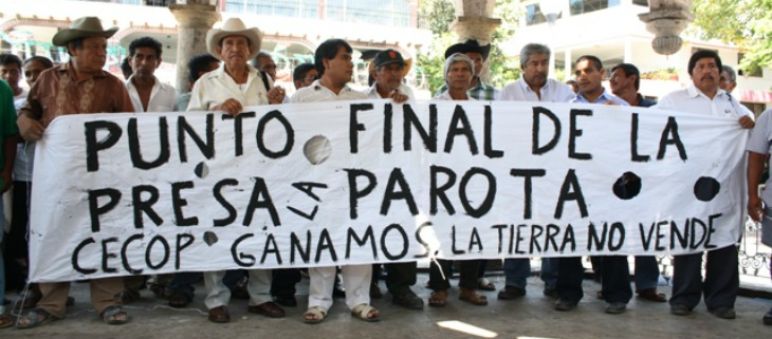 La tierra no se vende. Punto final de la presa La Parota en México Activistas campesinos protestan contra presa