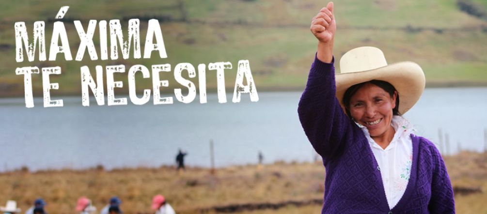 Máxima Acuña Chaupe junto a la laguna Azul (Foto: Jorge Chávez Ortiz) Conga no va