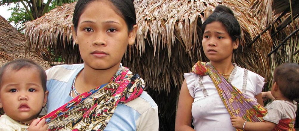 Mujeres y niños son afectados por la expansión de las plantaciones de palma Mujeres Palawan de Brooke's Point