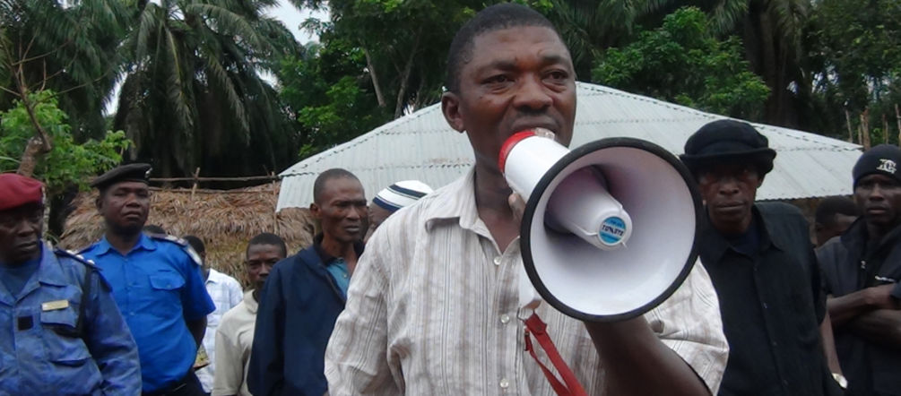 Pobladores manifiestan contra el robo de sus tierras Personas maniefiestan contra palmicultora en Sierra Leona
