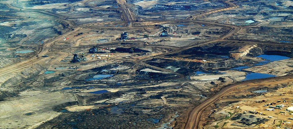 Extracción de arenas bituminosas. El medio ambiente por los suelos si se firma el tratado CETA (photo: Flickr/Dru Oja Jay - CC BY 2.0) Arenas petrolíferas en Canadá