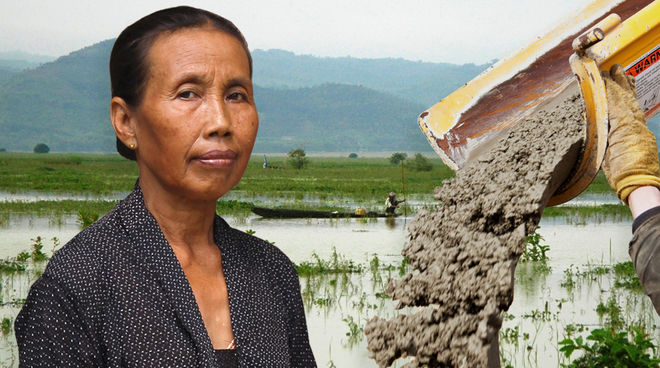 La destrucción de la selva por parte de las fábricas de cemento afecta a muchas personas La sra. Paini se opone a la industria del cemento en las montañas de Kendeng en Java, Indonesia