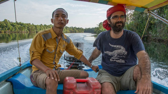 Río Areng, dos personas en bote