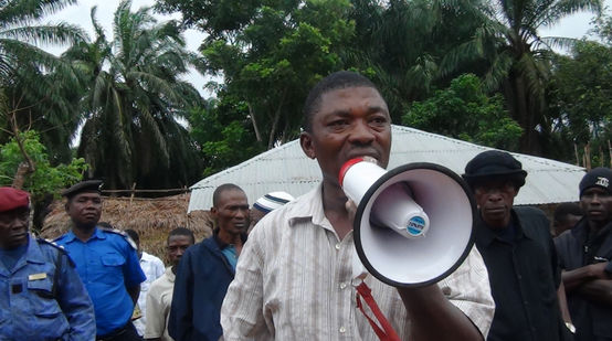 Personas maniefiestan contra palmicultora en Sierra Leona