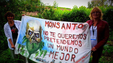 Pancarta Monsanto no te queremos, queremos un mundo mejor