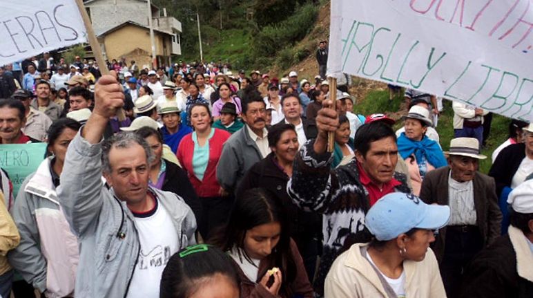Campesinos del Azuay protestan contra la minería de oro