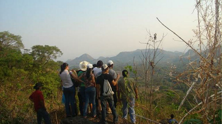 De Luto: Jóvenes opositores a la minería en El Salvador