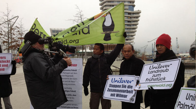 Protesta en la sede de Unilever