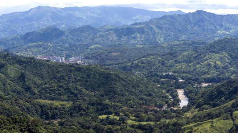 El paisaje del río Tabasará, impactado por la construcción de Barro Blanco (Foto: Campaña Tabasará Libre) Río Tabasará y obra de la hidroeléctrica Barro Blanco