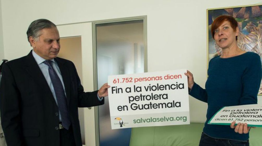 Entrega de la petición en la Embajada de Guatemala en Berlín (Foto: Christine Denck) Encuentro de Salva la Selva con embajador de Guatemala