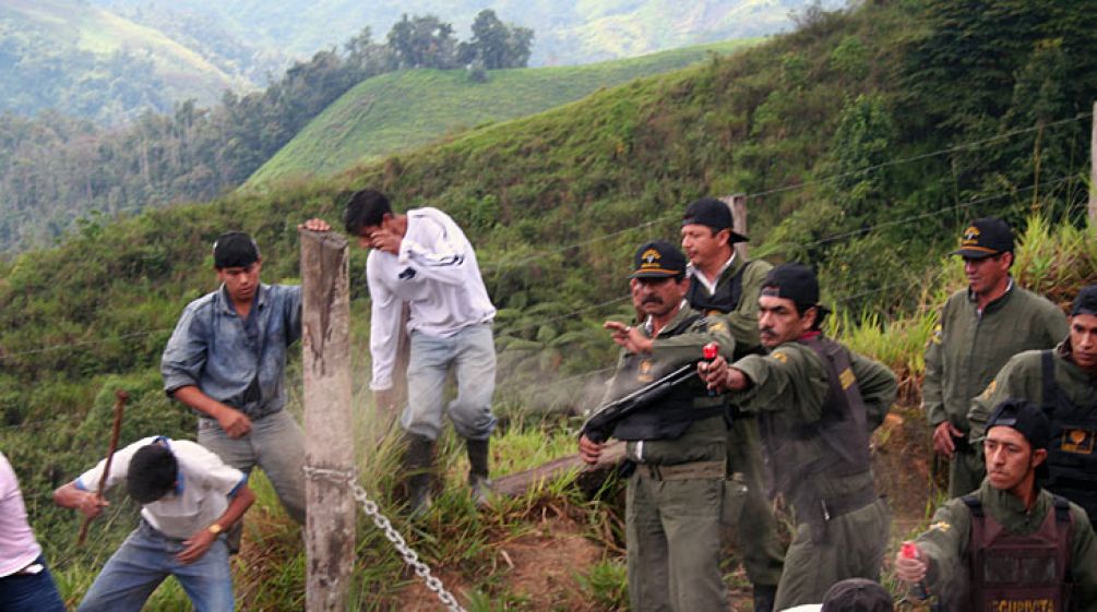 Paramilitares Ecuador y empresas mineras