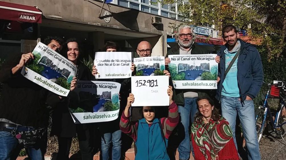 Entrega de firmas en Madrid, petición Nicaragua: No al Gran Canal